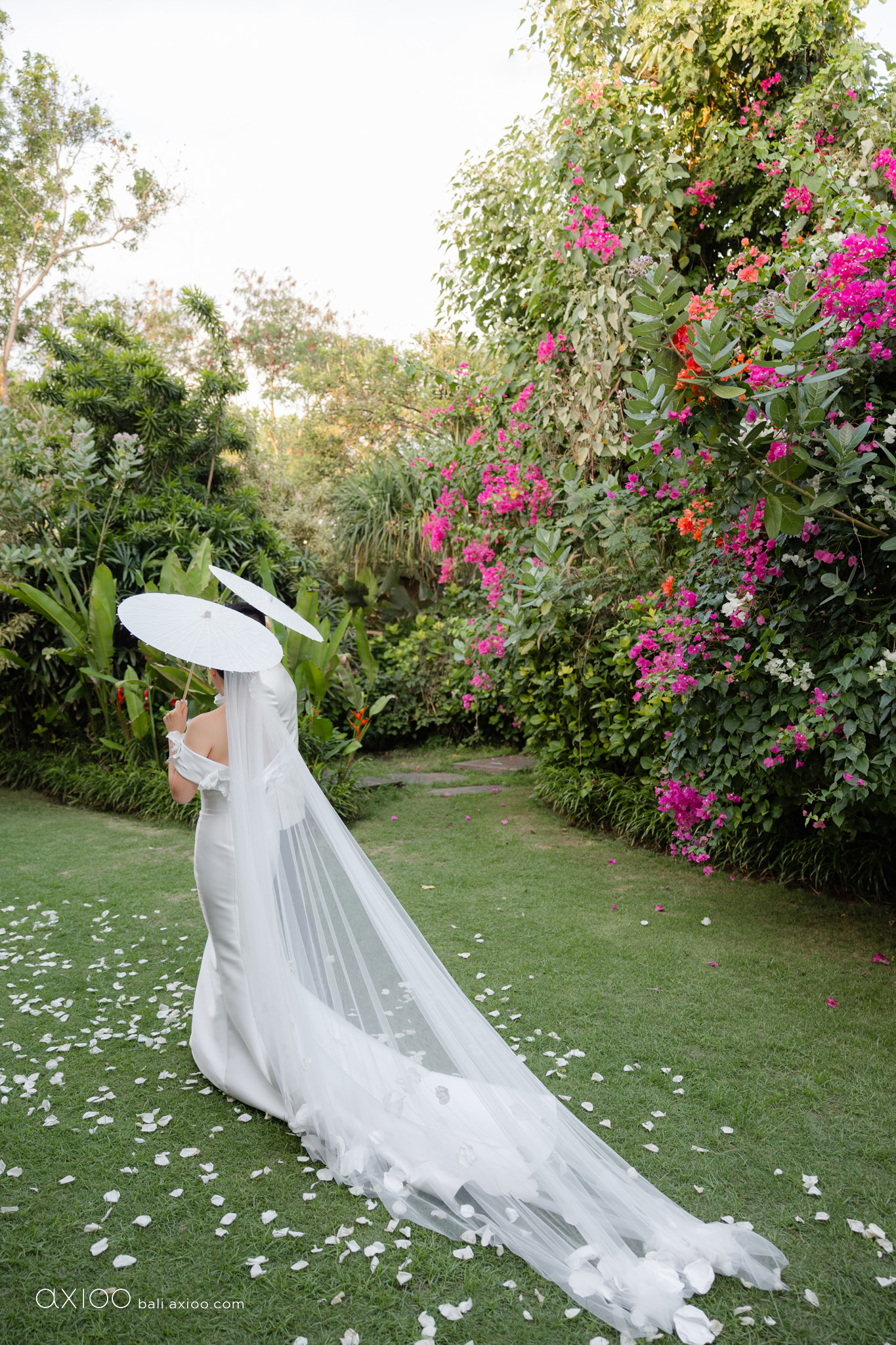 Axioo: A Study in Softness: A Wonderland Uluwatu Wedding in Bali